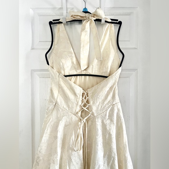 Commense Vintage Halter Lace-Up Back Dress - Picture 15 of 16